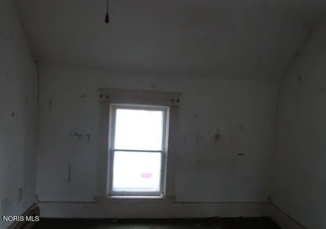 Photo 9 of Sale Pending at 1521 Napoleon St, Fremont, OH 43420 | MLS# 10012881 | Listing updated on 2026-09-21