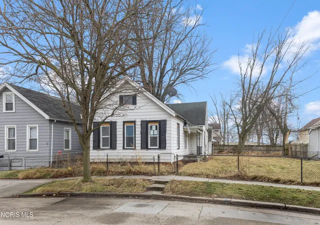 Photo 2 of Single family home for sale at 128 E Plumer St, Toledo, OH 43605 | MLS# 10012981 | Listing updated on 2026-09-04