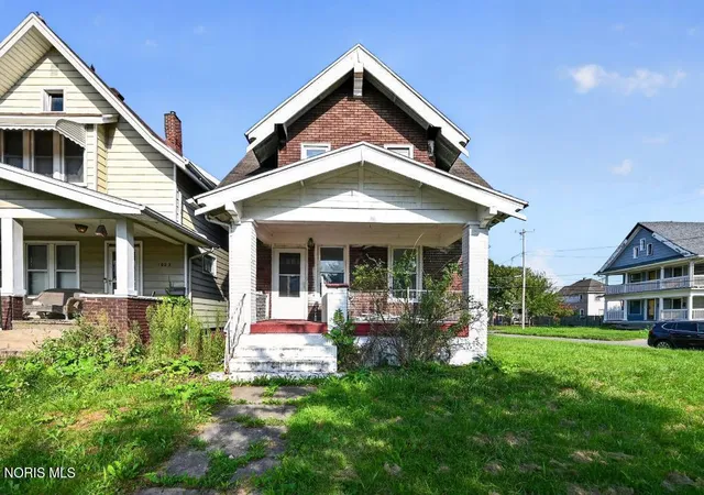Photo 2 of Sale Pending at 1025 Radcliffe Dr, Toledo, OH 43609 | MLS# 10012897 | Listing updated on 2026-09-10