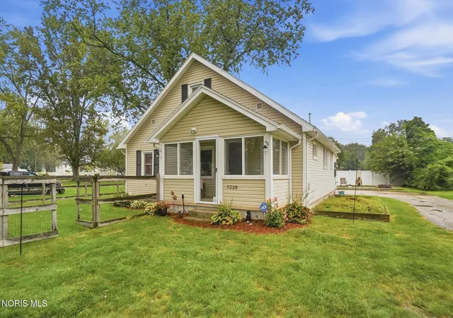 Photo 3 of Single family home for sale at 3228 Zone Ave, Toledo, OH 43617 | MLS# 10012885 | Listing updated on 2026-10-06
