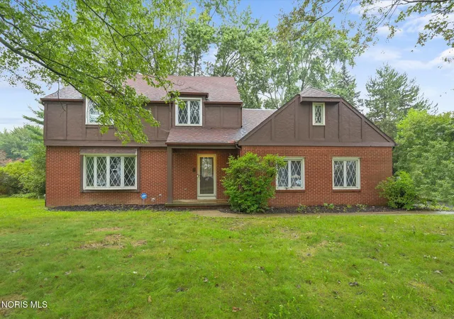 Photo 3 of Single family home for sale at 5660 Cresthaven Ln, Toledo, OH 43614 | MLS# 10012882 | Listing updated on 2026-09-29