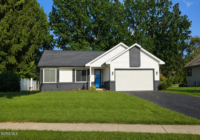 Photo 2 of Single family home for sale at 105 Dogwood Dr, Swanton, OH 43558 | MLS# 10012945 | Listing updated on 2026-09-21