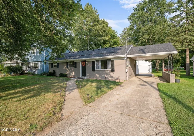 Photo 2 of Sale Pending at 452 Faye Ave, Bowling Green, OH 43402 | MLS# 10012947 | Listing updated on 2026-10-07