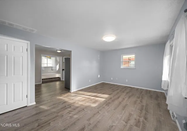 Photo 3 of Sale Pending at 452 Faye Ave, Bowling Green, OH 43402 | MLS# 10012947 | Listing updated on 2026-10-07
