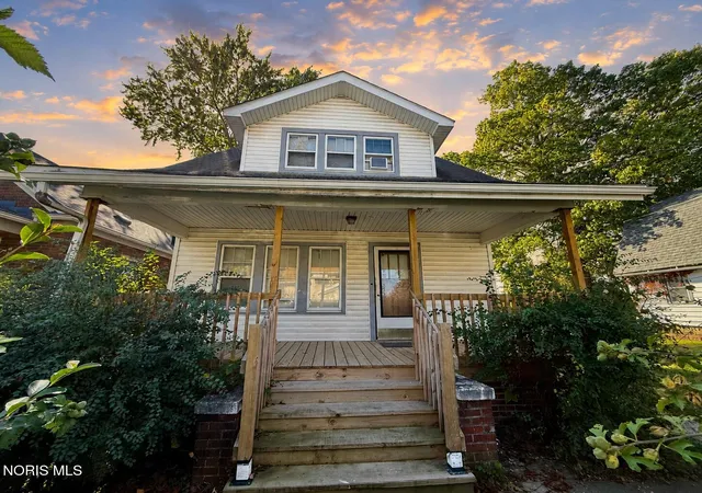 Photo 1 of Single family home for sale at 1805 Oakwood Ave, Toledo, OH 43607 | MLS# 10012910 | Listing updated on 2026-09-17
