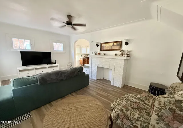 Photo 3 of Single family home for sale at 1805 Oakwood Ave, Toledo, OH 43607 | MLS# 10012910 | Listing updated on 2026-09-17