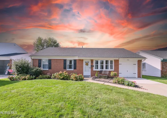 Photo 1 of Single family home for sale at 1764 N Parkway Dr, Maumee, OH 43537 | MLS# 10012895 | Listing updated on 2026-10-05
