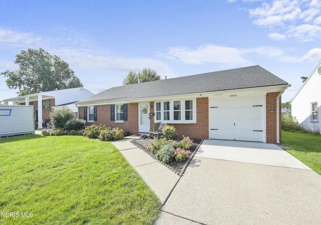 Photo 3 of Single family home for sale at 1764 N Parkway Dr, Maumee, OH 43537 | MLS# 10012895 | Listing updated on 2026-10-05