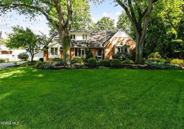 Photo 3 of Single family home for sale at 7 Parkwood Dr, Bowling Green, OH 43402 | MLS# 10012906 | Listing updated on 2026-09-10