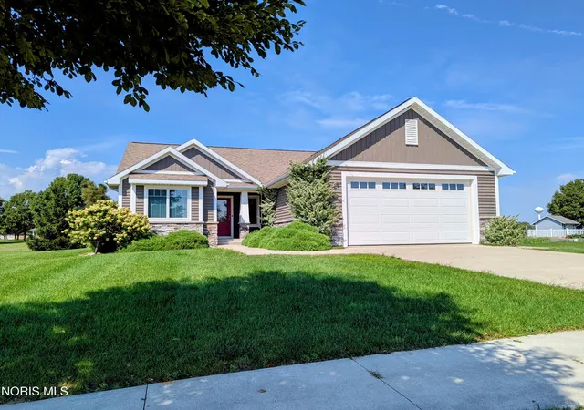 Photo 3 of Single family home for sale at 900 Murbach St, Archbold, OH 43502 | MLS# 10013077 | Listing updated on 2026-09-17