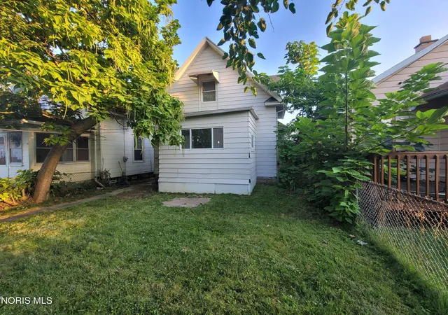 Photo 2 of Single family home for sale at 1421 Kelsey Ave, Toledo, OH 43605 | MLS# 10012905 | Listing updated on 2026-09-08