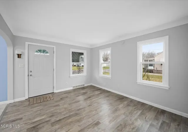 Photo 2 of Single family home for sale at 321 Danberry St, Toledo, OH 43609 | MLS# 10013541 | Listing updated on 2026-09-24