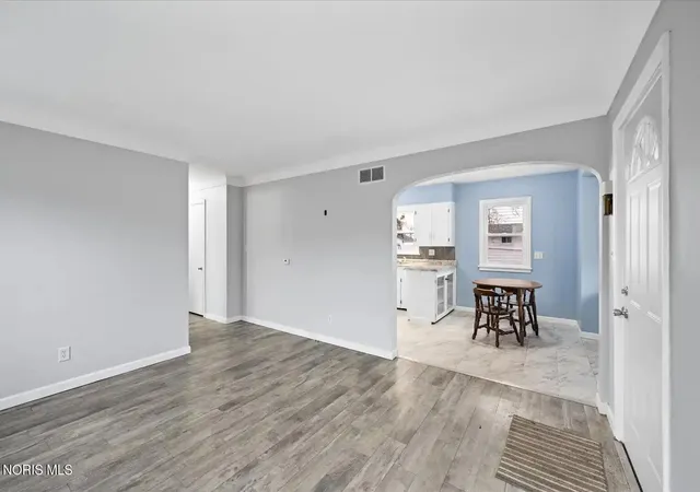 Photo 3 of Single family home for sale at 321 Danberry St, Toledo, OH 43609 | MLS# 10013541 | Listing updated on 2026-09-24
