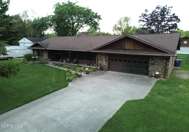 Photo 2 of Single family home for sale at 5921 Glasgow Rd, Sylvania, OH 43560 | MLS# 10012917 | Listing updated on 2026-09-09