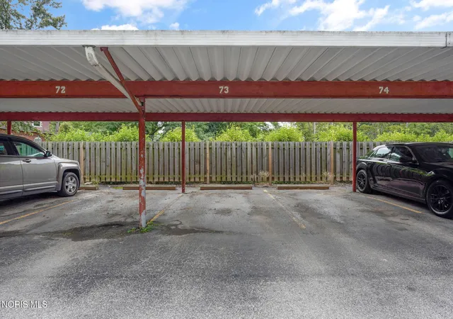 Listing Photo 2 - Condo for sale in building located at 3217 Glanzman Rd, Toledo, OH 43614 - Unit #73X