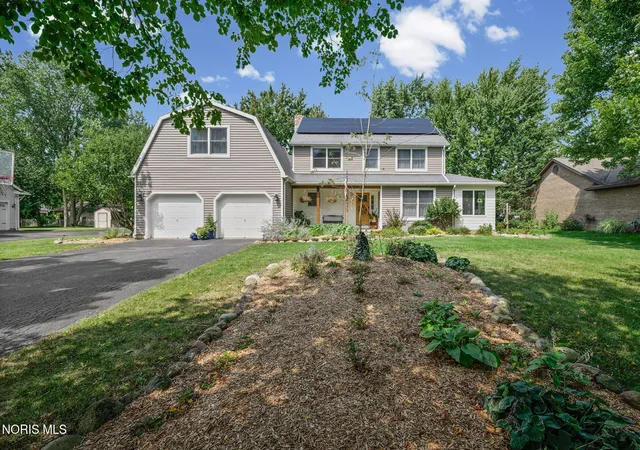 Photo 2 of Single family home for sale at 3012 Heatherdowns Dr, Findlay, OH 45840 | MLS# 10012933 | Listing updated on 2026-10-01
