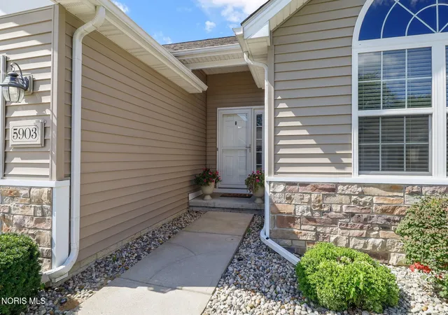 Photo 3 of House for sale at 5903 Pine Tree Pl, Sylvania, OH 43560 | MLS# 10013566 | Listing updated on 2026-09-23