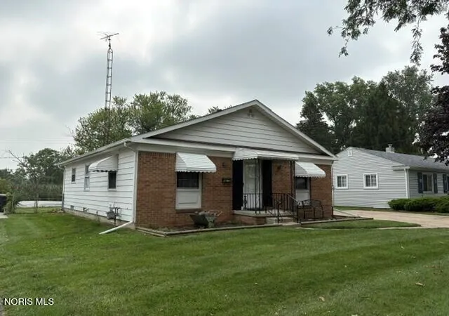 Photo 2 of Single family home for sale at 5836 Vistamar Rd, Toledo, OH 43611 | MLS# 10012921 | Listing updated on 2026-09-09