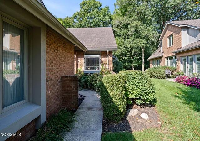 Photo 2 of Single family home for sale at 41 Woodforest Pkwy, Sylvania, OH 43560 | MLS# 10012941 | Listing updated on 2026-09-14