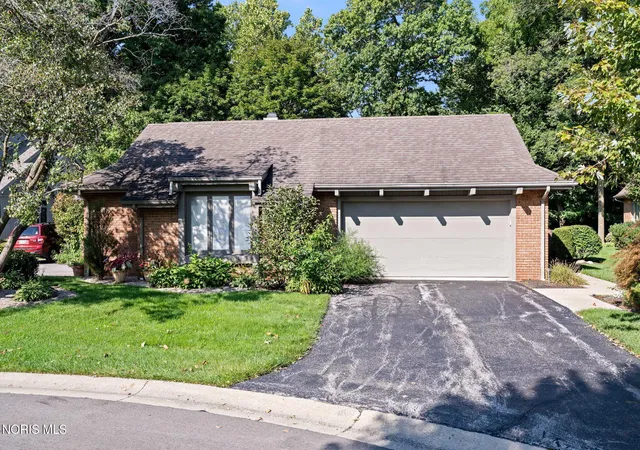 Photo 3 of Single family home for sale at 41 Woodforest Pkwy, Sylvania, OH 43560 | MLS# 10012941 | Listing updated on 2026-09-14