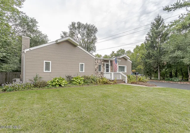 Photo 3 of Single family home for sale at 6409 Brint Rd, Sylvania, OH 43560 | MLS# 10013169 | Listing updated on 2026-09-21