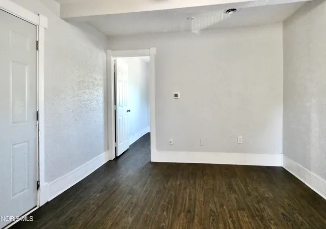 Listing Photo 5 - Condo for sale in building located at 420 Barker St, Toledo, OH 43605