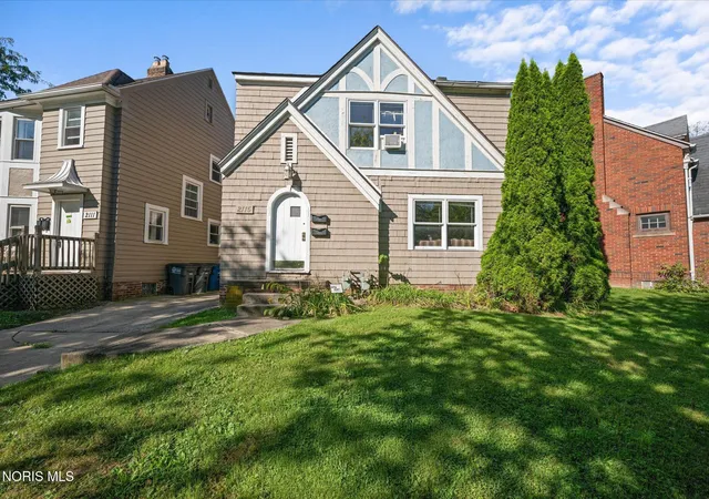 Photo 2 of Multi family home for sale at 2115 Kensington Rd, Toledo, OH 43607 | MLS# 10012946 | Listing updated on 2026-09-29