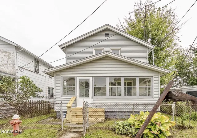 Single family home for sale at 1722 Albert St, Toledo, OH 43605 | MLS# 10012950