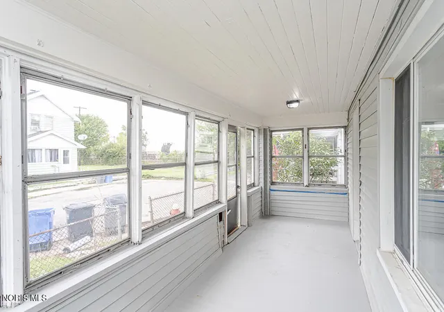 Photo 2 of Single family home for sale at 1722 Albert St, Toledo, OH 43605 | MLS# 10012950 | Listing updated on 2026-09-05