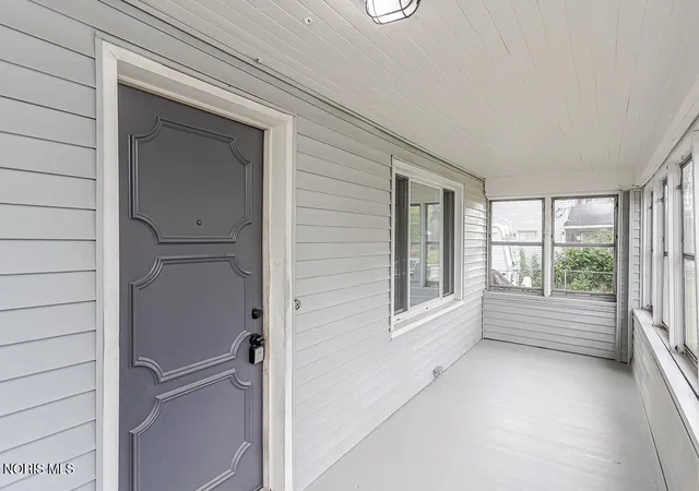 Photo 3 of Single family home for sale at 1722 Albert St, Toledo, OH 43605 | MLS# 10012950 | Listing updated on 2026-09-05