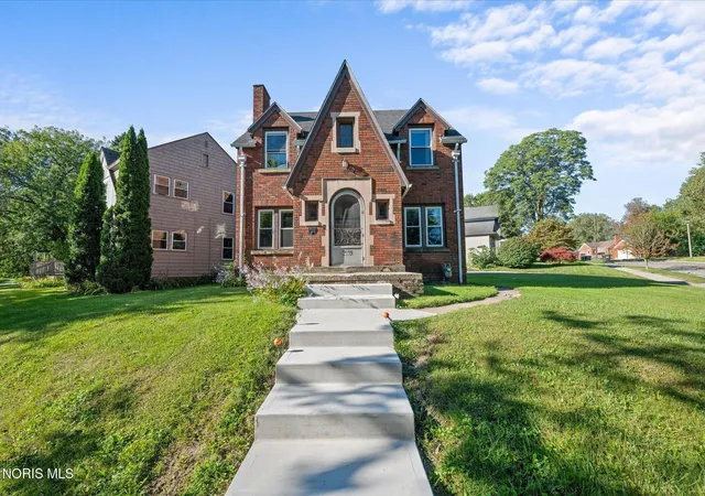 Photo 1 of Single family home for sale at 2119 Kensington Rd, Toledo, OH 43607 | MLS# 10012949 | Listing updated on 2026-09-29