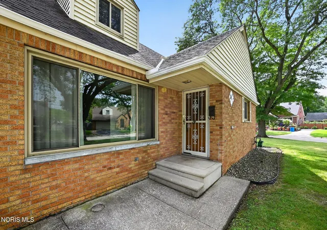Photo 2 of Single family home for sale at 3145 Penrose Ave, Toledo, OH 43614 | MLS# 10013022 | Listing updated on 2026-09-11