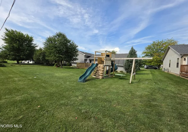 Photo 3 of Single family home for sale at 723 Chestnut Dr, Upper Sandusky, OH 43351 | MLS# 10013012 | Listing updated on 2026-09-14