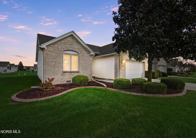 Photo 1 of Single family home for sale at 4255 W Waterbend Dr, Maumee, OH 43537 | MLS# 10013005 | Listing updated on 2026-09-29
