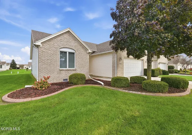 Photo 3 of Single family home for sale at 4255 W Waterbend Dr, Maumee, OH 43537 | MLS# 10013005 | Listing updated on 2026-09-29