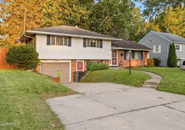 Photo 3 of Single family home for sale at 5436 Yermo Dr, Toledo, OH 43613 | MLS# 10013001 | Listing updated on 2026-09-20