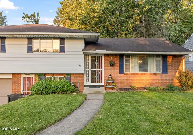 Photo 3 of Single family home for sale at 5436 Yermo Dr, Toledo, OH 43613 | MLS# 10013001 | Listing updated on 2026-09-20