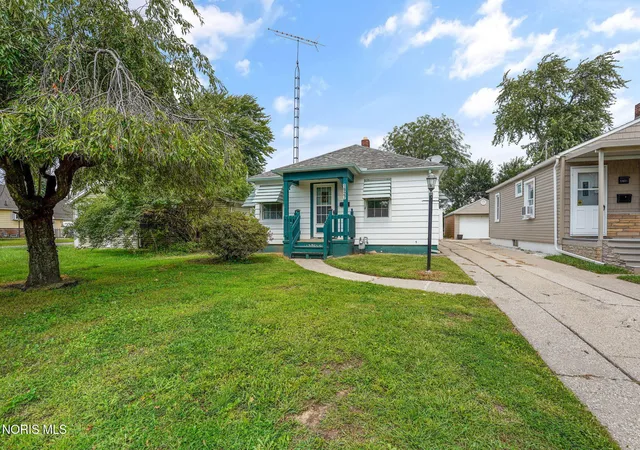 Single family home for sale at 1927 Kelsey Ave, Toledo, OH 43605 | MLS# 10013246