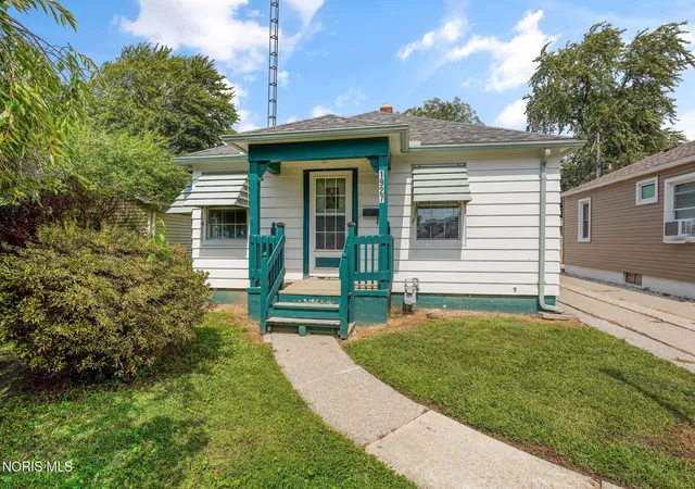 Photo 2 of Single family home for sale at 1927 Kelsey Ave, Toledo, OH 43605 | MLS# 10013246 | Listing updated on 2026-09-10