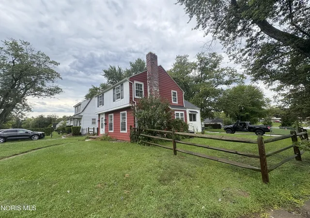 Photo 2 of Single family home for sale at 1027 Secor Rd, Toledo, OH 43607 | MLS# 10012973 | Listing updated on 2026-09-08