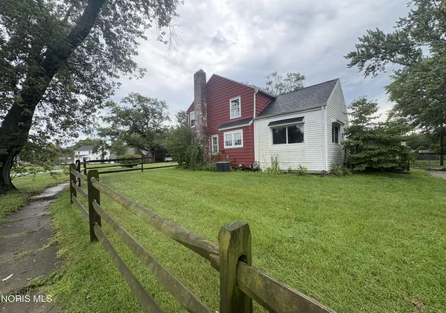 Photo 3 of Single family home for sale at 1027 Secor Rd, Toledo, OH 43607 | MLS# 10012973 | Listing updated on 2026-09-08