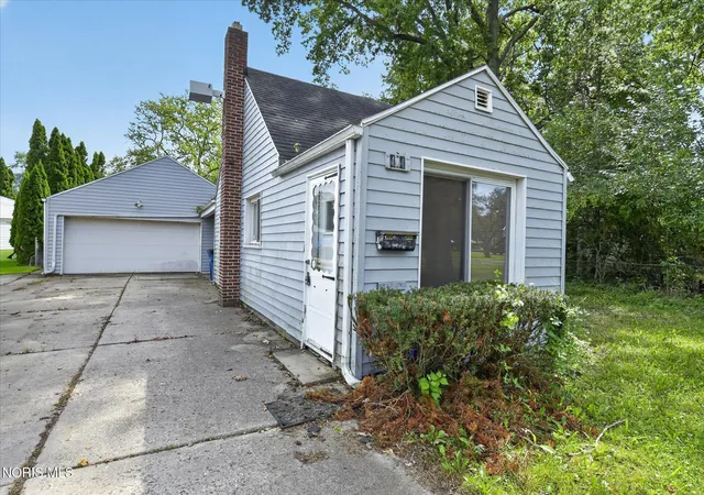 Photo 2 of Single family home for sale at 404 Teal Dr, Toledo, OH 43615 | MLS# 10012993 | Listing updated on 2026-09-04