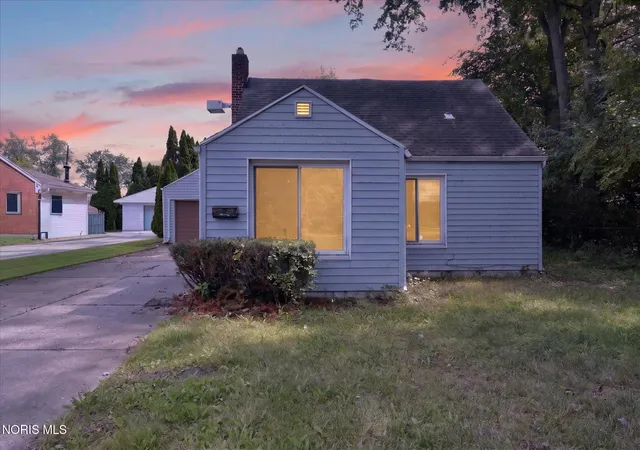 Photo 2 of Single family home for sale at 404 Teal Dr, Toledo, OH 43615 | MLS# 10012993 | Listing updated on 2026-09-04
