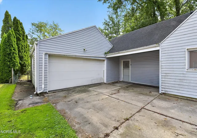Photo 4 of Single family home for sale at 404 Teal Dr, Toledo, OH 43615 | MLS# 10012993 | Listing updated on 2026-09-04