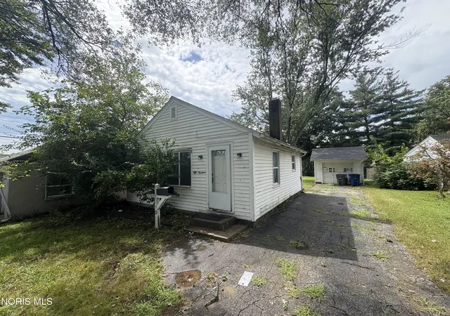 Photo 2 of Single family home for sale at 5019 Winona Dr, Toledo, OH 43613 | MLS# 10012978 | Listing updated on 2026-09-16
