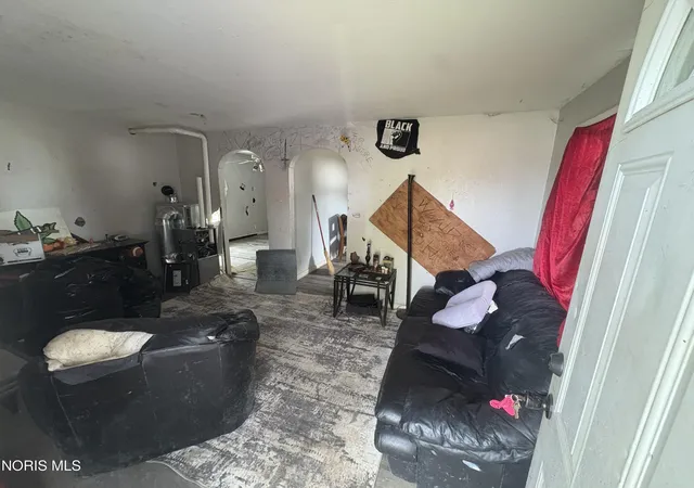Photo 3 of Single family home for sale at 5019 Winona Dr, Toledo, OH 43613 | MLS# 10012978 | Listing updated on 2026-09-16
