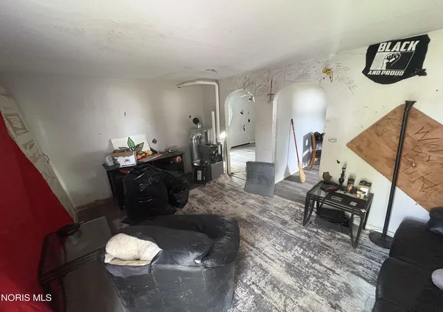Photo 3 of Single family home for sale at 5019 Winona Dr, Toledo, OH 43613 | MLS# 10012978 | Listing updated on 2026-09-16