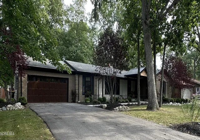 Photo 2 of Single family home for sale at 1901 Tanglewood Dr, Defiance, OH 43512 | MLS# 10012991 | Listing updated on 2026-09-08