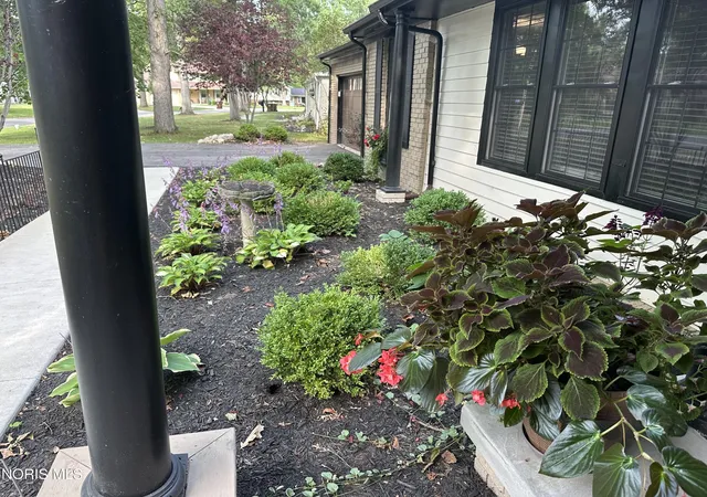 Photo 3 of Single family home for sale at 1901 Tanglewood Dr, Defiance, OH 43512 | MLS# 10012991 | Listing updated on 2026-09-14