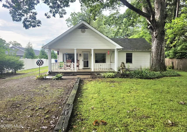Photo 2 of Single family home for sale at 2911 Wilford Dr, Toledo, OH 43615 | MLS# 10012982 | Listing updated on 2026-09-04